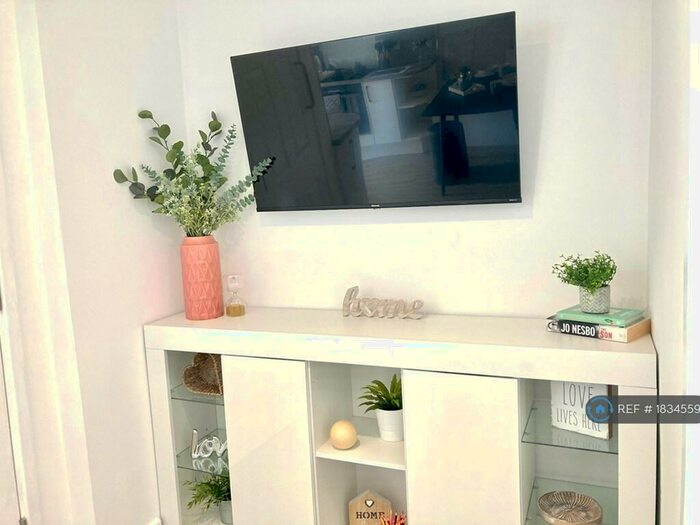 2 Bedroom Flat To Rent In St. Peters Road, Reading, RG6