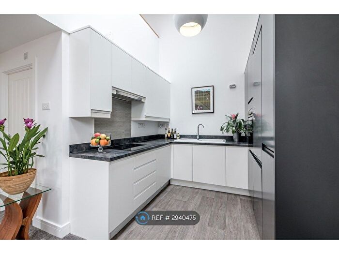 2 Bedroom Maisonette To Rent In Counting House Mews, Luton, LU1