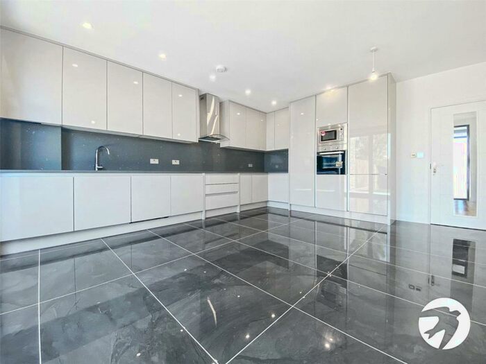 3 Bedroom Semi-Detached House To Rent In Dunblane Road, London, SE9