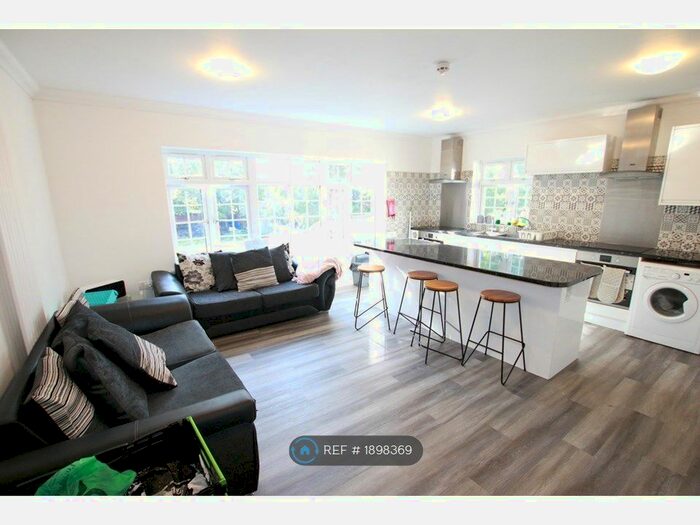 6 Bedroom Terraced House To Rent In Floor Shinfield Road, Reading, RG2