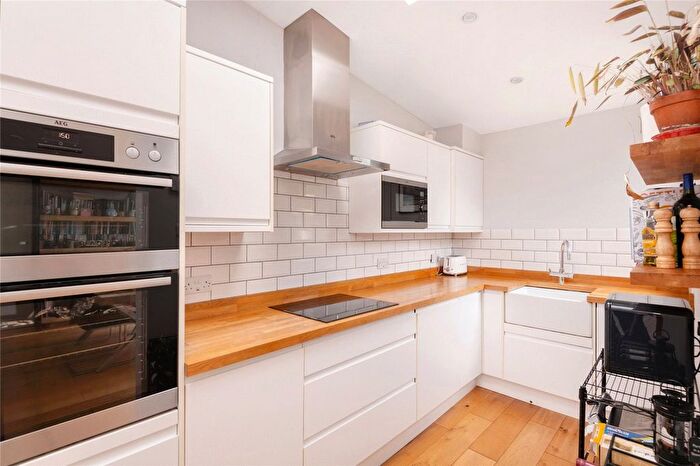 2 Bedroom Flat To Rent In Abbeville Road, Abbeville Village, SW4