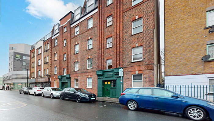 1 Bedroom Flat For Sale In Greenwich Court, Cavell Street, Tower Hamlets, London, E1