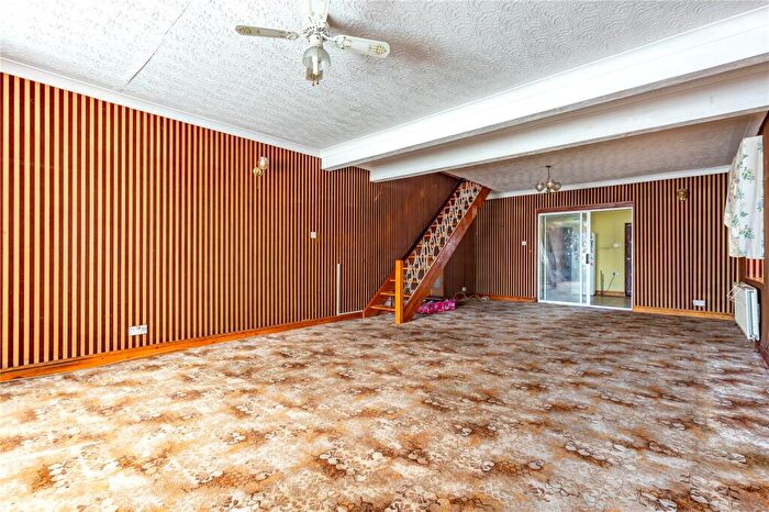 3 Bedroom Semi-Detached House For Sale In Downend Road, Fishponds, Bristol, Somerset, BS16