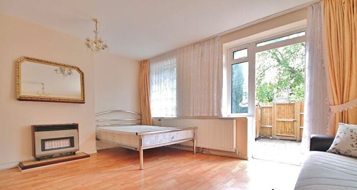 3 Bedroom Flat To Rent In Hilldrop Estate, Tufnell Park, London, N7