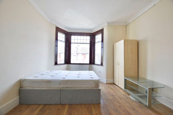 5 Bedroom Terraced House To Rent In Blythswood Road, Seven Kings, IG3
