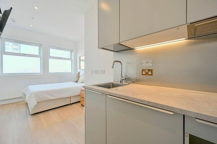 Studio To Rent In Oakley Avenue, Ealing, London, W5