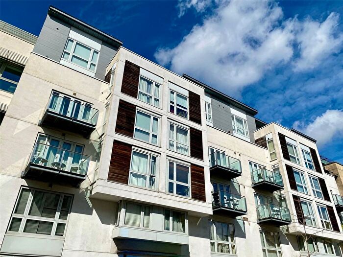 2 Bedroom Flat For Sale In Deanery Road, Bristol, BS1