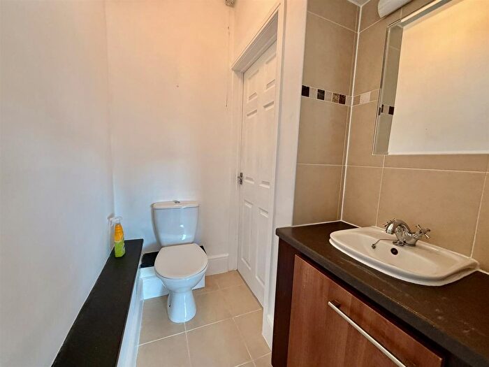 2 Bedroom Flat To Rent In A Alcester Road, Studley, B80