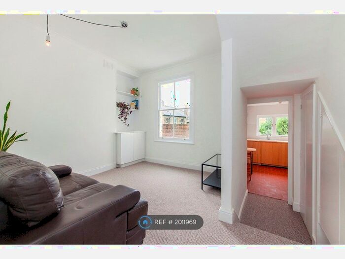 1 Bedroom Flat To Rent In St Annes Hill, London, SW18