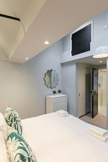 1 Bedroom Flat To Rent In Russell Street, London, WC2B