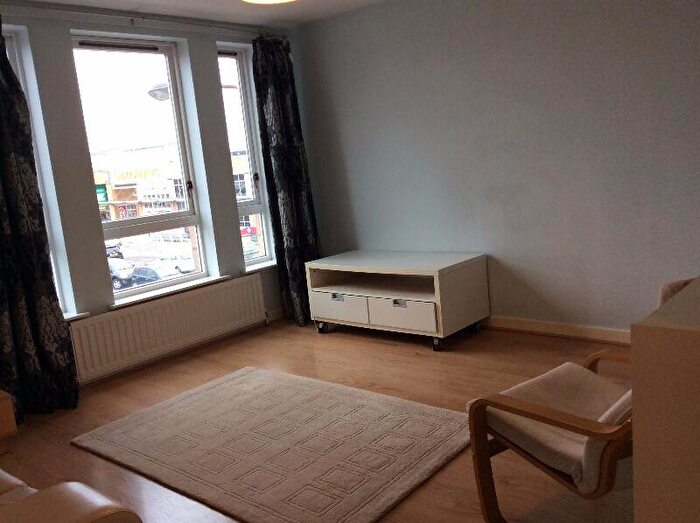 2 Bedroom Flat To Rent In Moray Park Terrace, Edinburgh, EH7