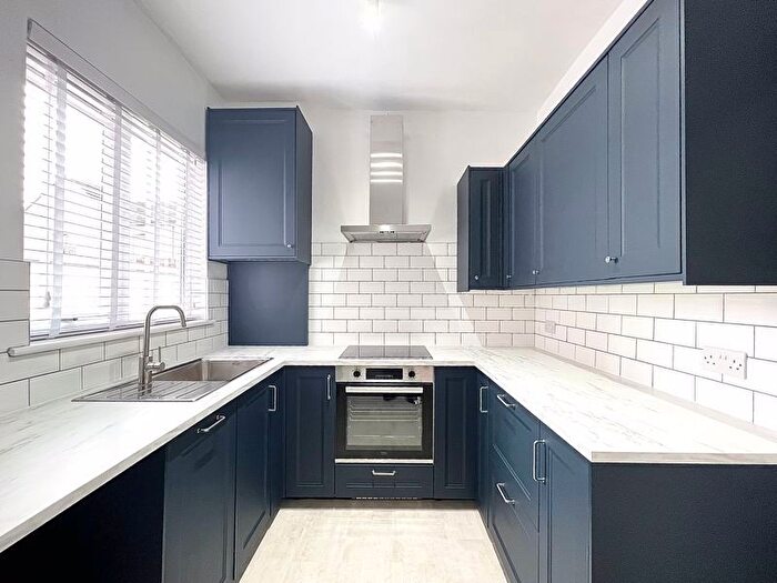 3 Bedroom Terraced House To Rent In Co-Operative Street, Salford, M6