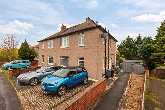 2 Bedroom Flat For Sale In Parkhead Loan, Edinburgh, EH11