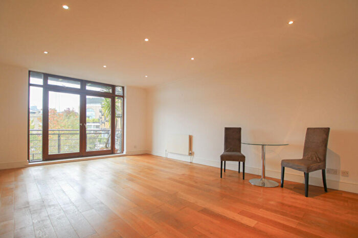 2 Bedroom Apartment To Rent In Shearwater Court, Star Place, London, E1W