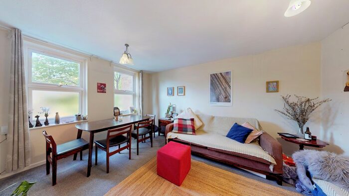 3 Bedroom Town House To Rent In Foxley Close, London, E8