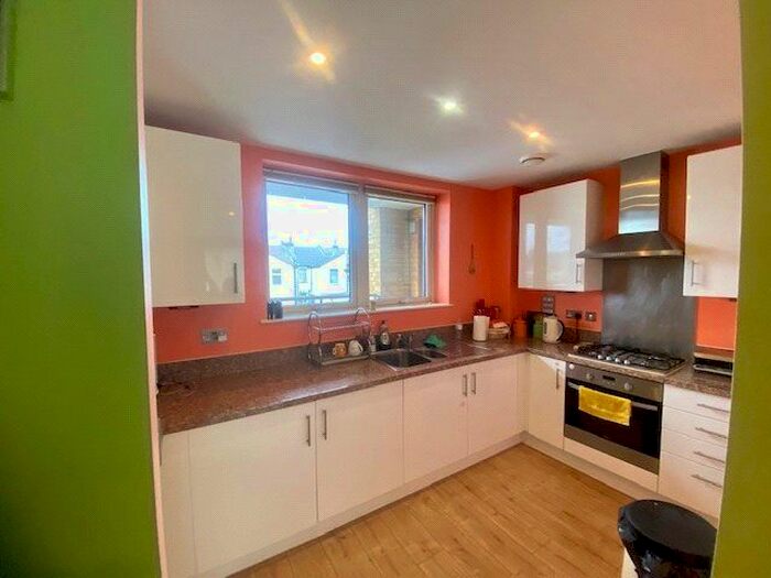 2 Bedroom Flat To Rent In Hogarth Crescent, Croydon, CR0