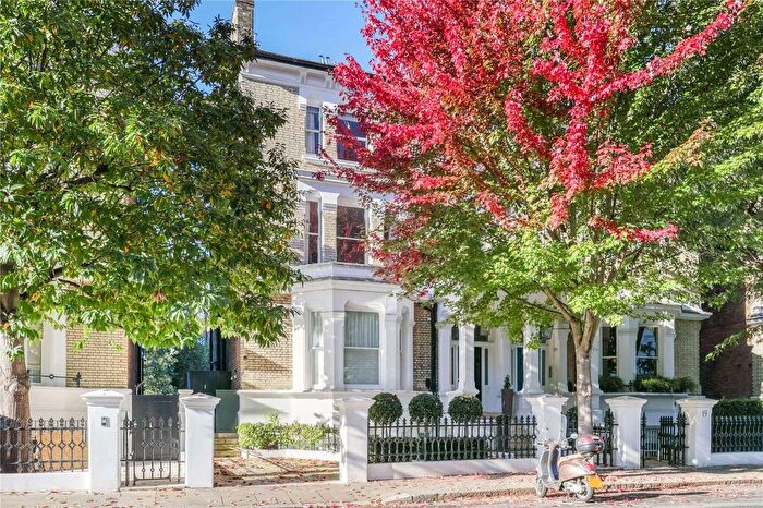 2 Bedroom Flat To Rent In The Little Boltons, London, SW10