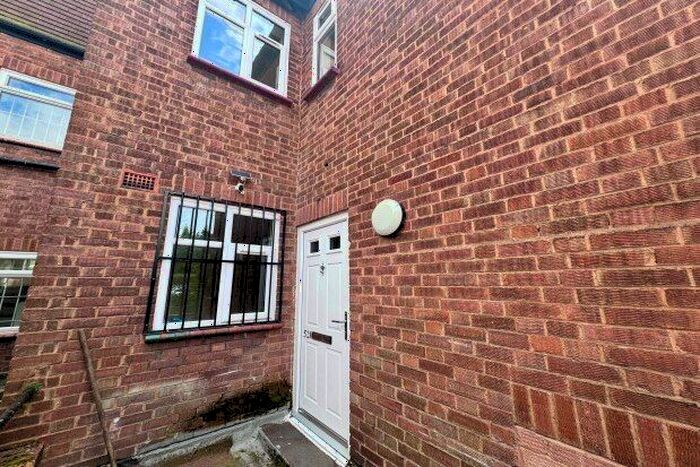 3 Bedroom Flat To Rent In Hagley Road West, Oldbury, B68