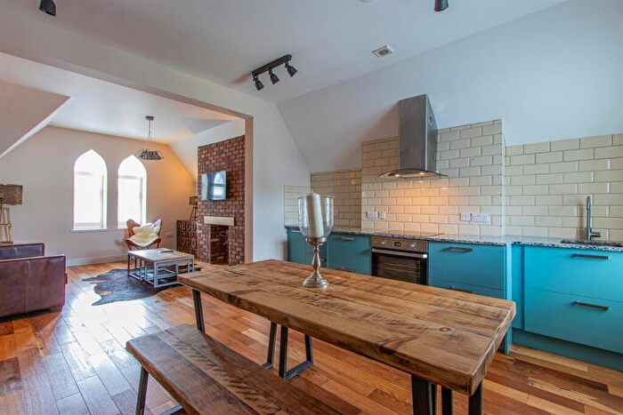 2 Bedroom Private Hall To Rent In Howard Gardens, Roath, CF24