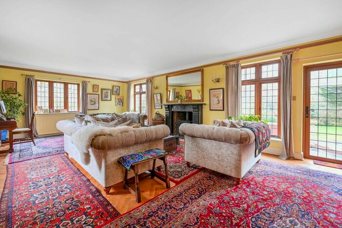 5 Bedroom Detached House For Sale In Cobbett Hill Road, Guildford, GU3