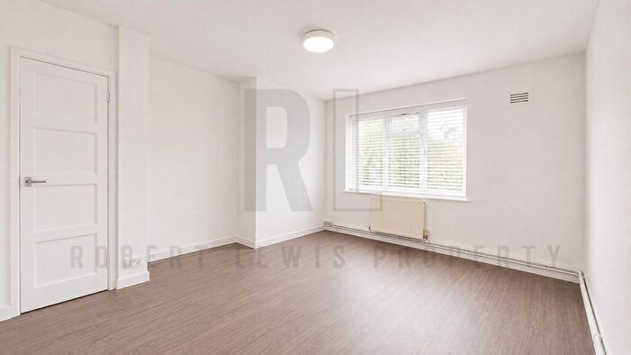 2 Bedroom Flat To Rent In Netherlands Road, New Barnet, Barnet, EN5