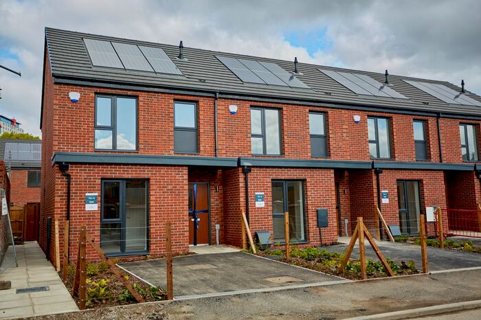 3 Bedroom End Of Terrace House To Rent In Woolton Close, Salford, M5