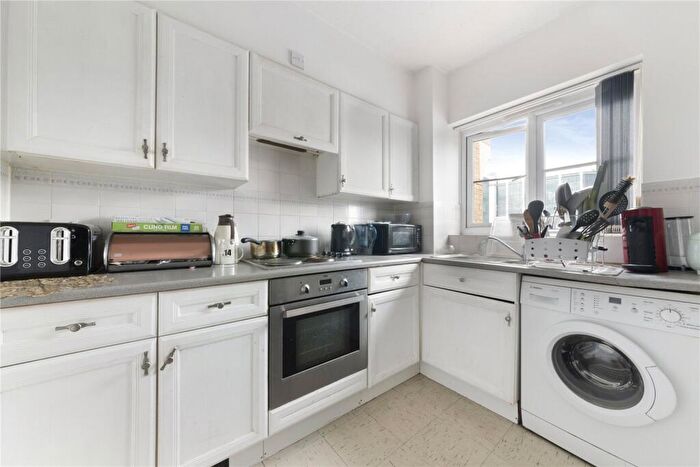 2 Bedroom Apartment To Rent In Wheat Sheaf Close, London, E14