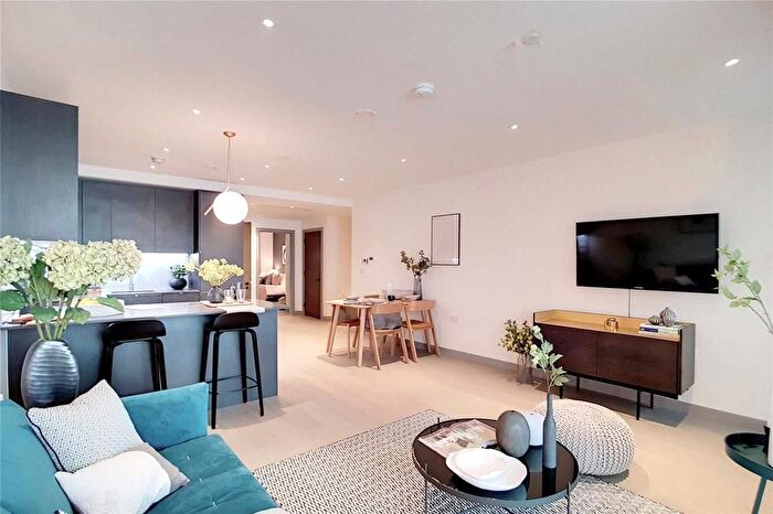 3 Bedroom Flat To Rent In Praed Street, Paddington, London, W2