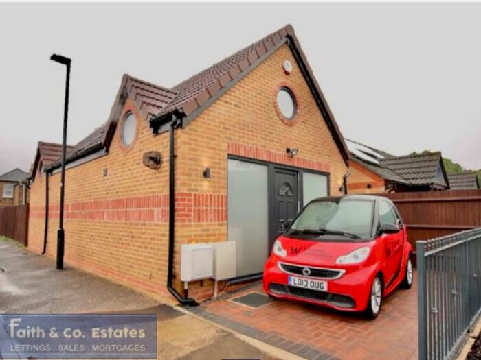 2 Bedroom Detached Bungalow To Rent In Folkstone Court, Slough, SL3