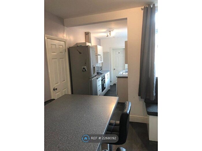 6 Bedroom End Of Terrace House To Rent In Darnley Street, Stoke-On-Trent, ST4