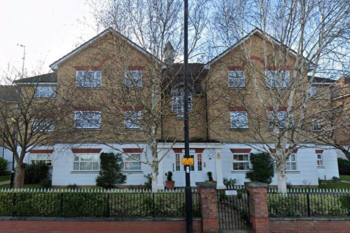2 Bedroom Flat For Sale In Ellery House, Chase Road, Oakwood, N14