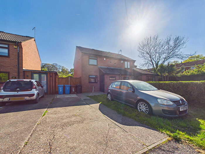 2 Bedroom Semi Detached House For Sale In Hurn Close, Hull, HU8