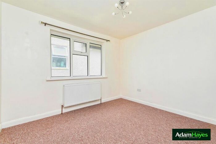 3 Bedroom Detached Bungalow To Rent In Milton Avenue, Barnet, EN5