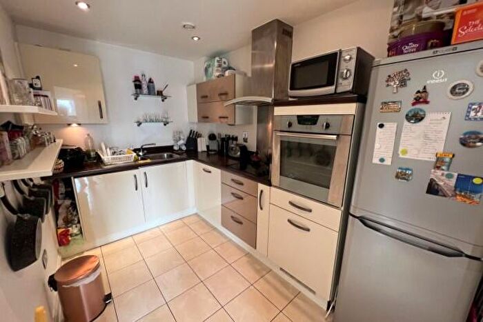 2 Bedroom Flat To Rent In Calais House Cardiff, CF10