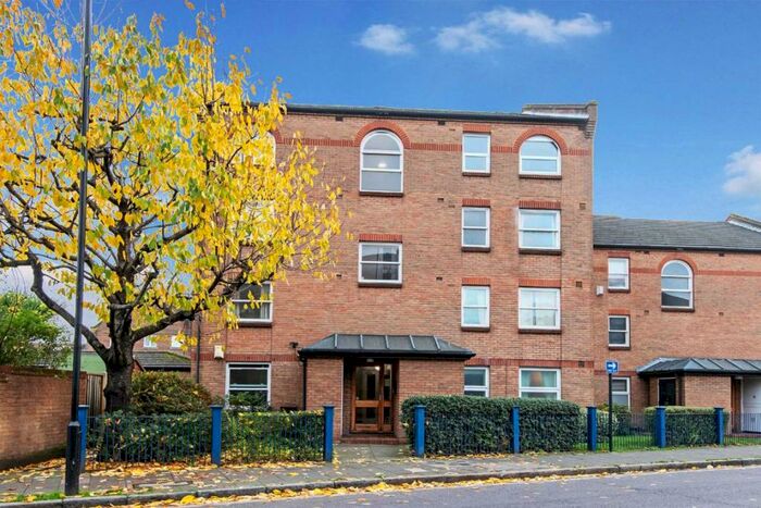 2 Bedroom Flat To Rent In Victoria Park Road, Victoria Park, E9