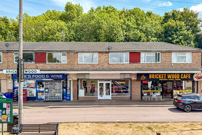 2 Bedroom Apartment For Sale In Old Watford Road, Bricket Wood, St. Albans, Hertfordshire, AL2
