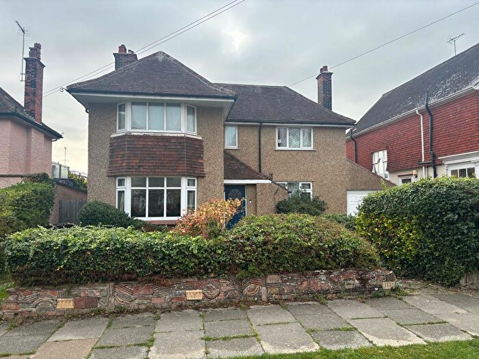 5 Bedroom Detached House To Rent In Harold Road, Frinton-On-Sea, Essex, CO13