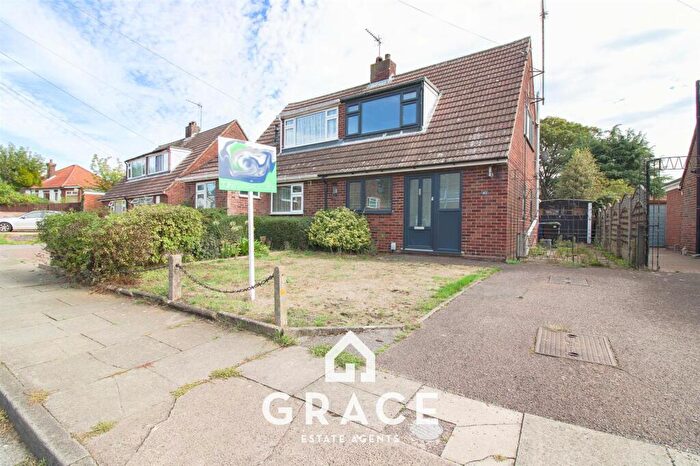 3 Bedroom Semi-Detached Bungalow For Sale In Temple Road, Ipswich, IP3