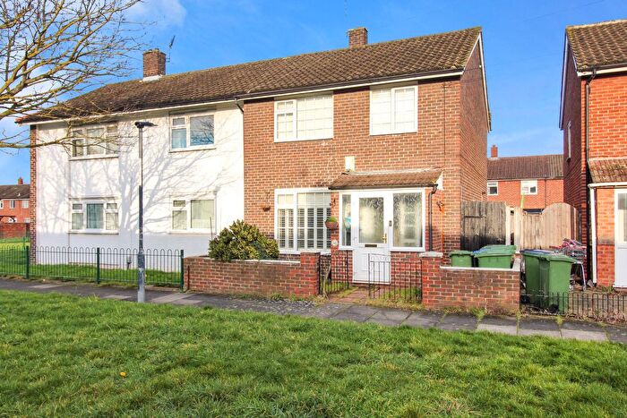 3 Bedroom Semi-Detached House To Rent In Luffield Road, London, SE2