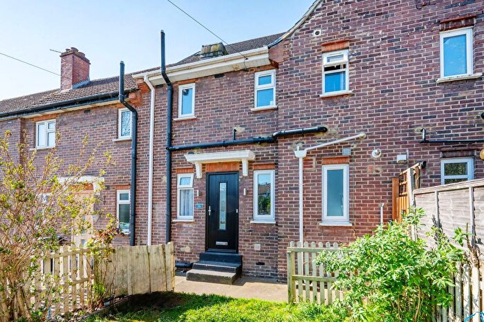 6 Bedroom Terraced House To Rent In Cherry Crescent, Brentford, TW8