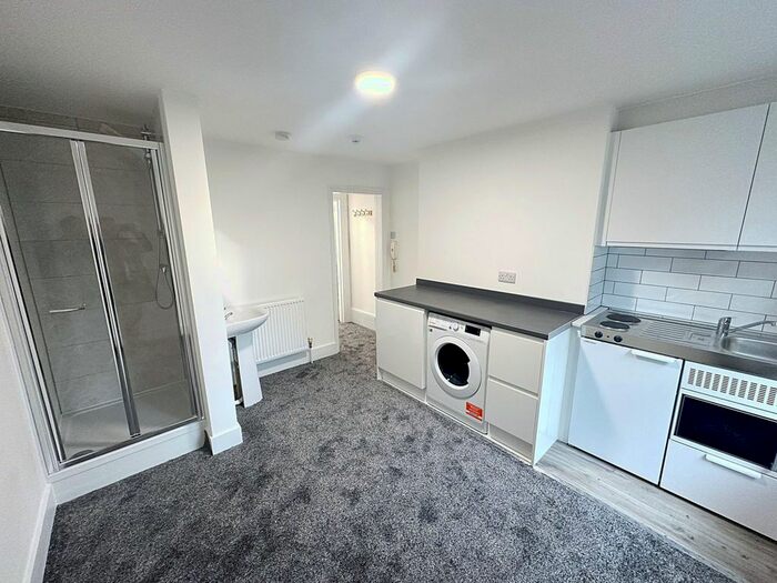 Studio To Rent In Eardley Road, Streatham Hill, SW16