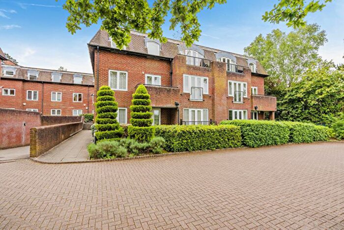 3 Bedroom Flat To Rent In Eastbury Avenue, Northwood, HA6