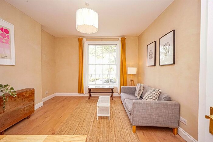 1 Bedroom Flat For Sale In Wellington Square, Hastings, TN34
