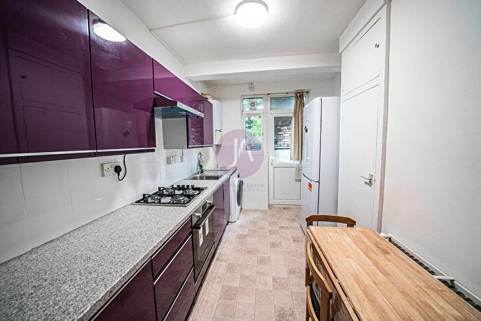 2 Bedroom Flat To Rent In Devonshire Court, Devonshire Hill Lane, Wood Green, London, N17