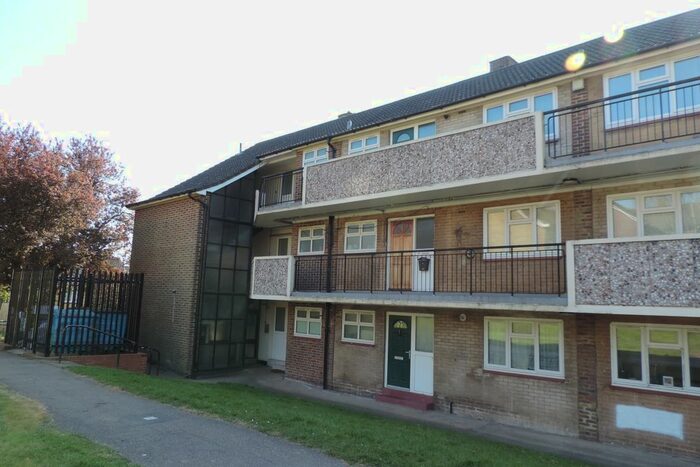 1 Bedroom Flat To Rent In Bowmans Close, Potters Bar, EN6