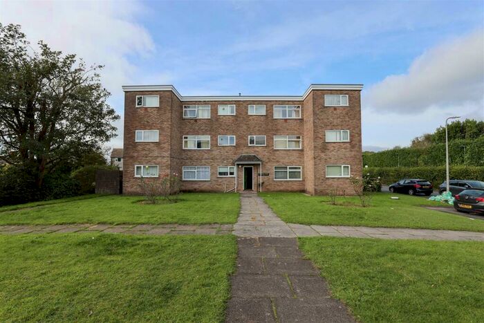 2 Bedroom Flat To Rent In Curlew Close, Rhiwbina, Cardiff, CF14