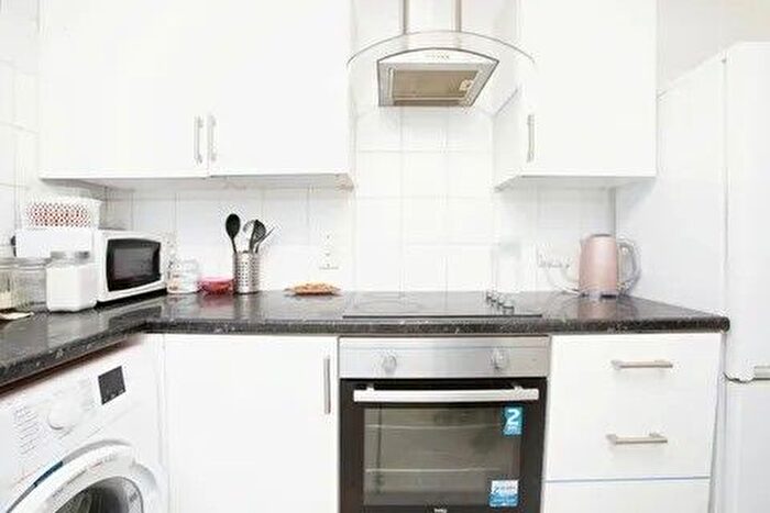 1 Bedroom Flat To Rent In Winchester Road, Edmonton, N9