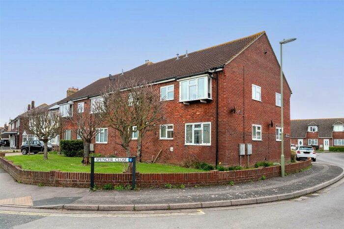 1 Bedroom Flat To Rent In Spencer Close, Hayling Island, PO11