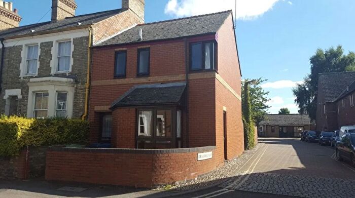 3 Bedroom Semi-Detached House To Rent In Bullingdon Road, Oxford, Oxfordshire, OX4