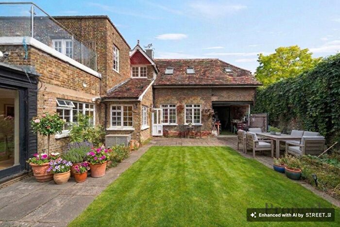 5 Bedroom Detached House For Sale In Hardy Road, Blackheath, SE3